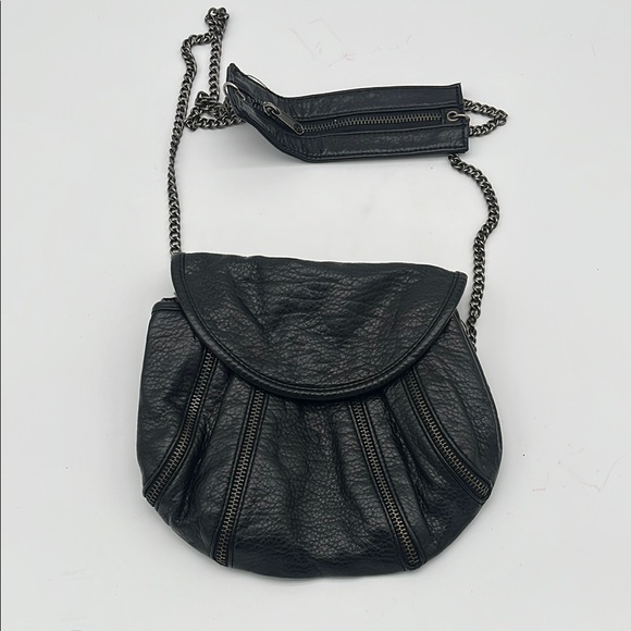 Deena & Ozzy Black Leather Chain Zippered Small Crossbody Bag - Picture 1 of 5